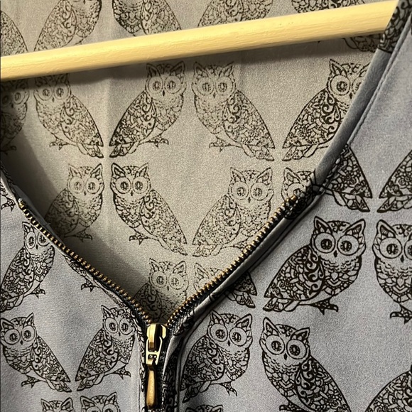 Reitmans Blue Notched Collar Blouse with Buttoned Sleeves - Picture 9 of 10